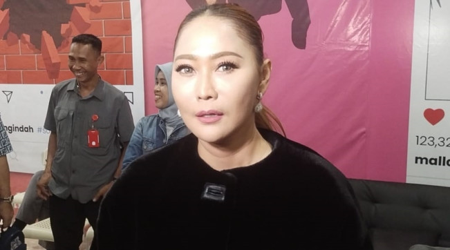 Inul Daratista Siap Berangkatkan 11 Karyawannya Umrah
